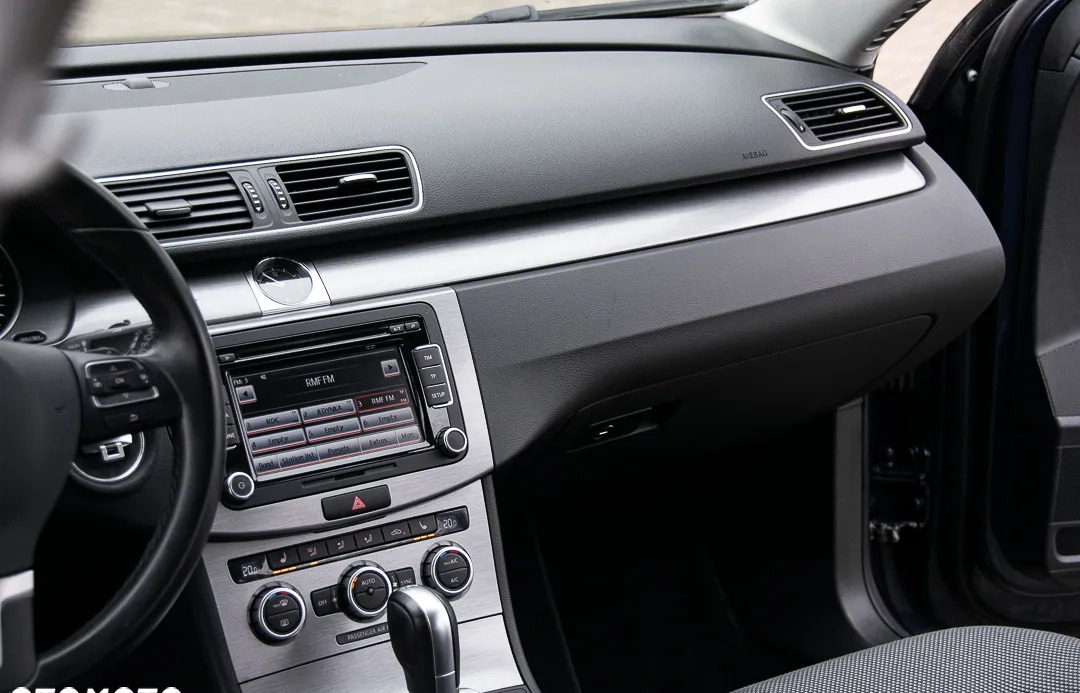 Volkswagen Passat cena 37900 przebieg: 249000, rok produkcji 2014 z Legnica małe 781